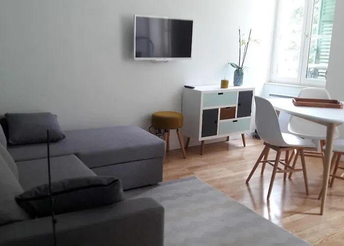 Un Appartement Lumineux Au Parc Beaumont